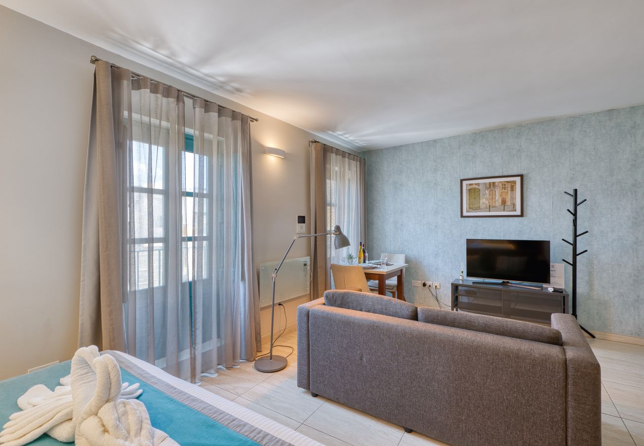 Apartamento en Sliema - Spacious studio, balcony & shared terrace GOTWN6