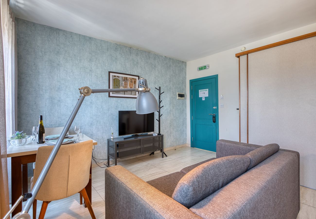 Apartamento en Sliema - Spacious studio, balcony & shared terrace GOTWN6