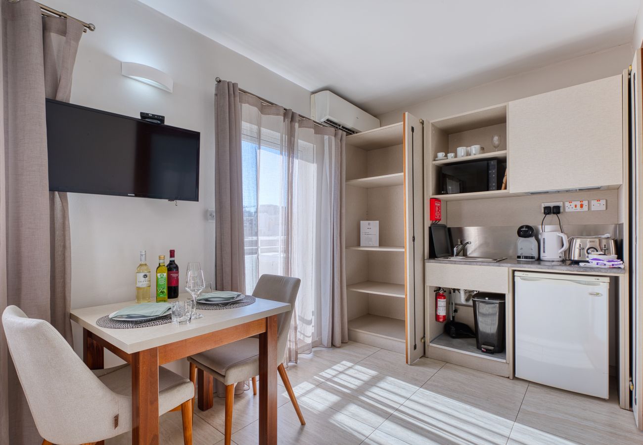 Apartamento en Sliema - Cosy studio, large balcony, shared terrace GOTWN7