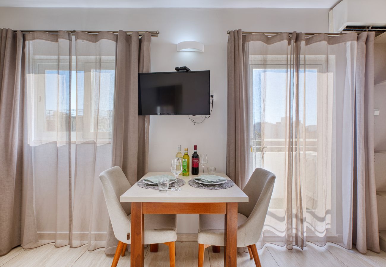 Apartamento en Sliema - Cosy studio, large balcony, shared terrace GOTWN7