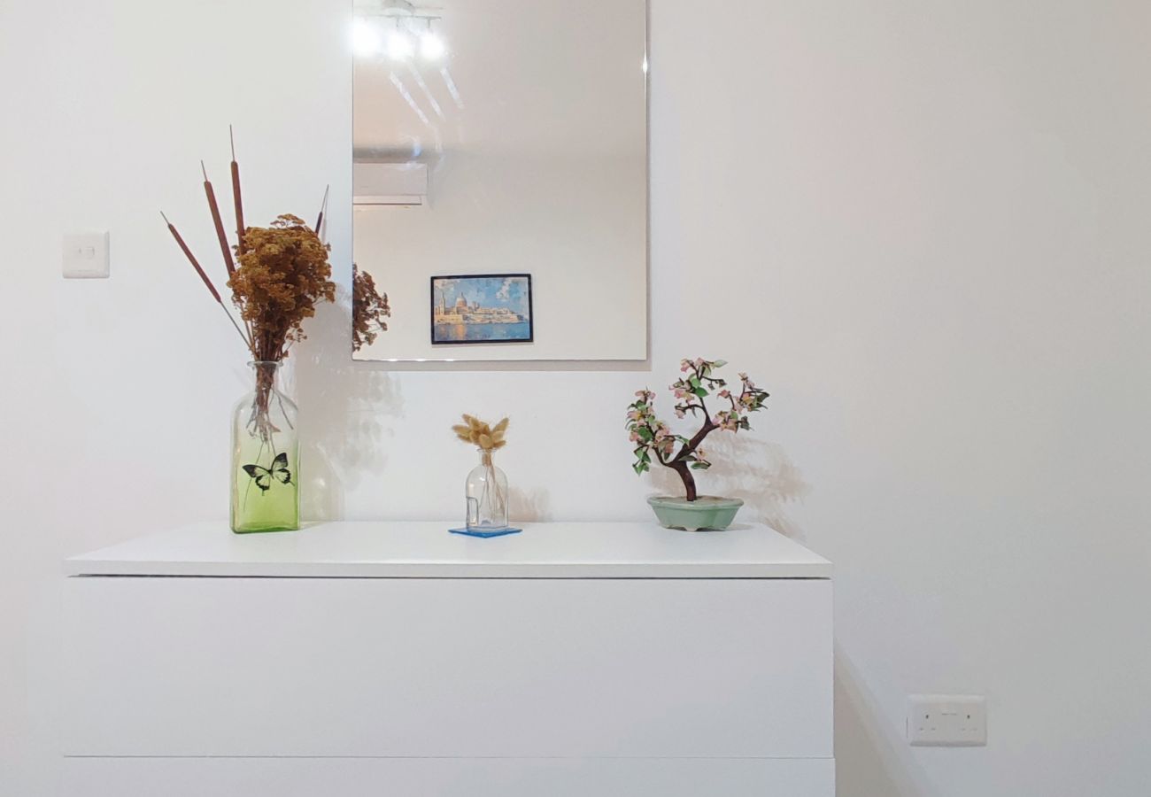 Apartamento en L-Għarb - Bright & spacious 2 bedroom flat, terrace GZ-YPIZ1-1