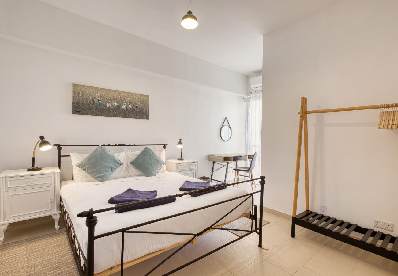 Apartamento en Ghaxaq  - Bright & airy 3 bedroom flat with balcony LAGI1-1