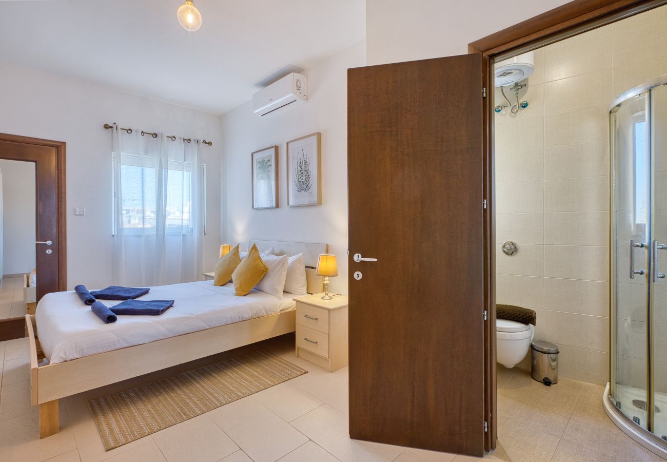Apartamento en Ghaxaq  - Bright & airy 3 bedroom flat with balcony LAGI1-1