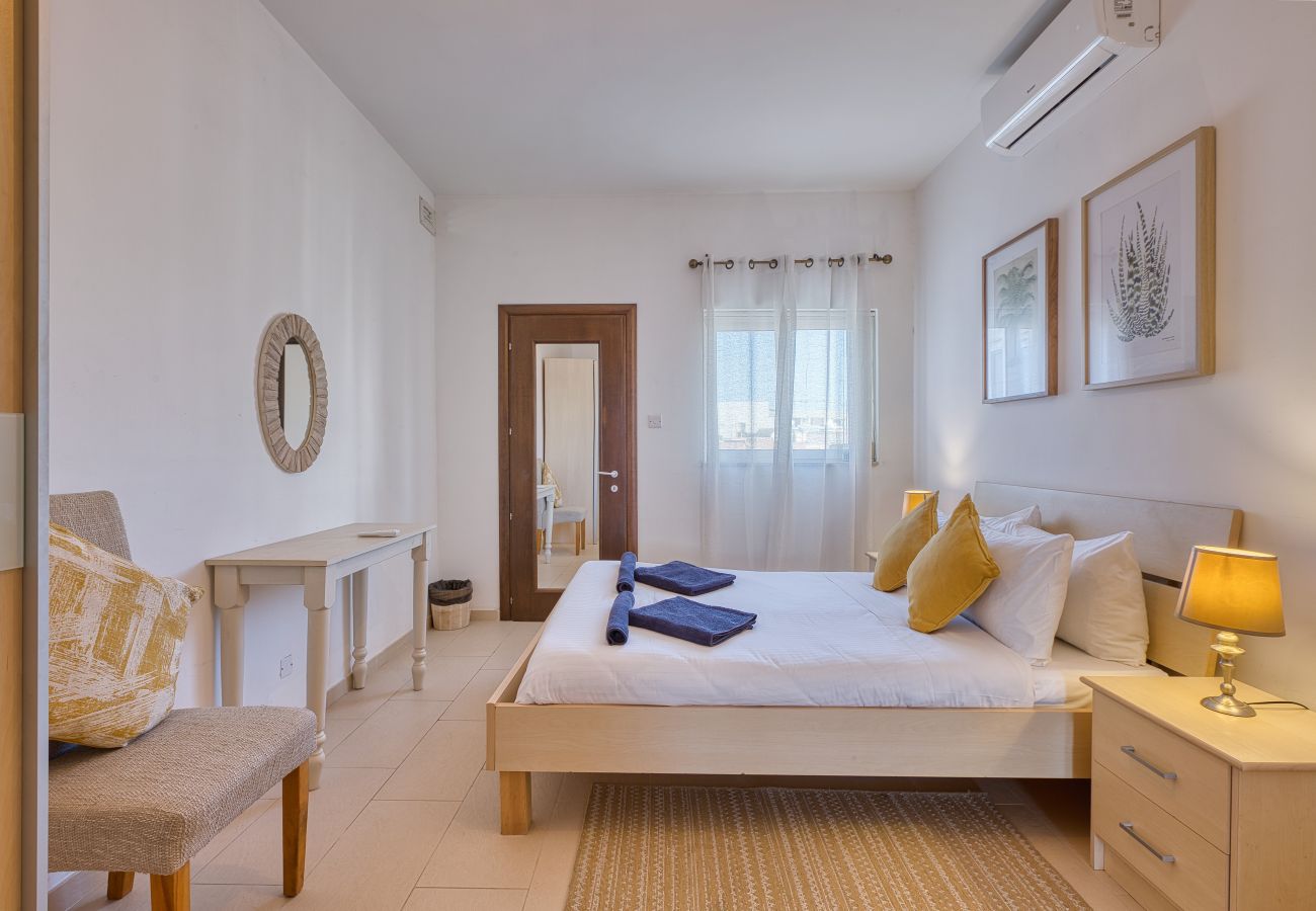 Apartamento en Ghaxaq  - Bright & airy 3 bedroom flat with balcony LAGI1-1