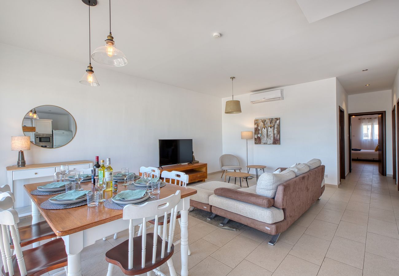 Apartamento en Ghaxaq  - Bright & airy 3 bedroom flat with balcony LAGI1-1