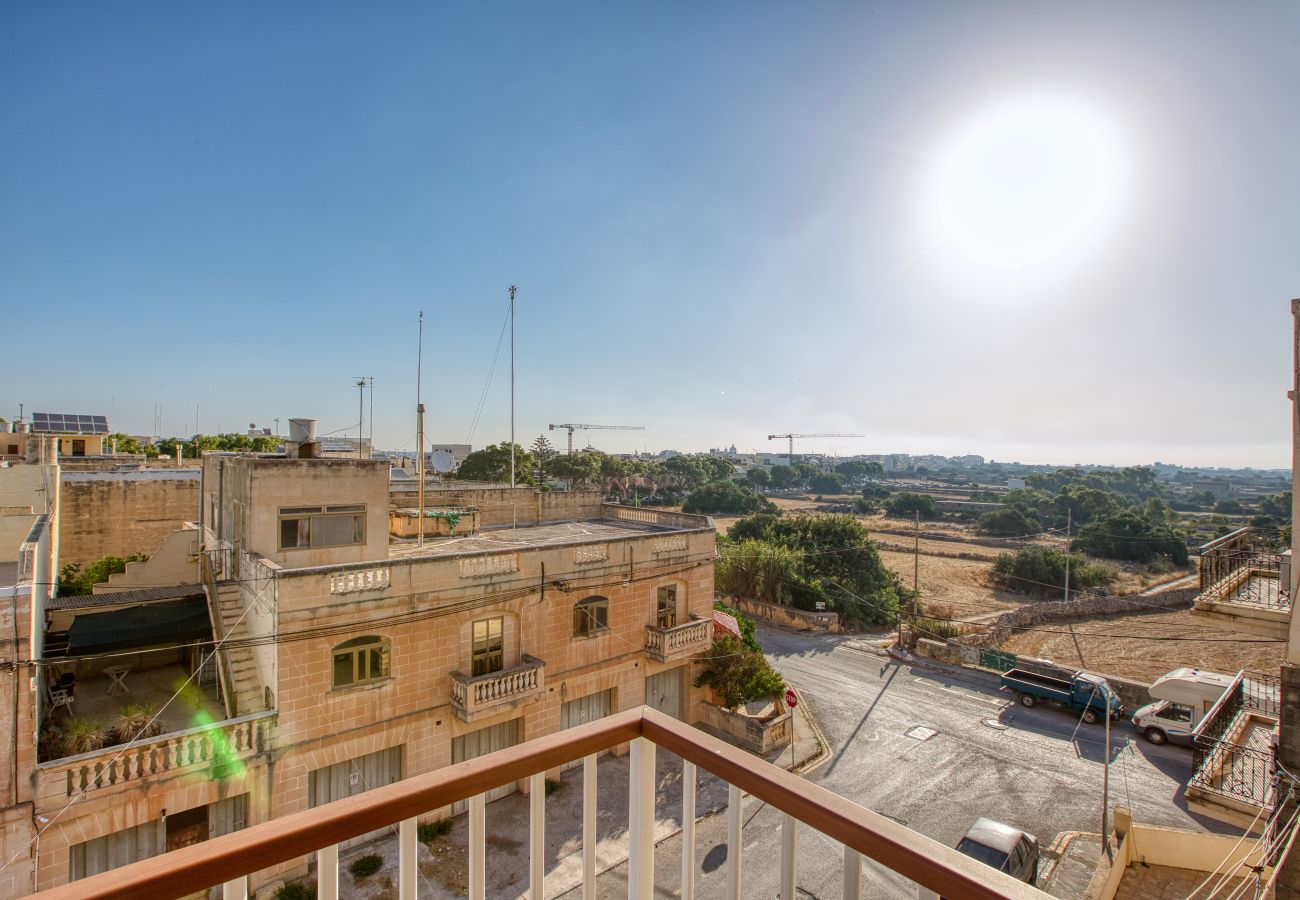 Apartamento en Ghaxaq  - Bright & airy 3 bedroom flat with balcony LAGI1-1