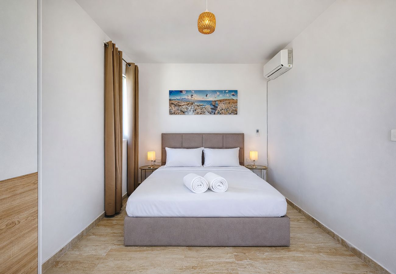 Apartamento en St. Paul’s Bay - Luxury penthouse with private pool, sea views LFER1-1