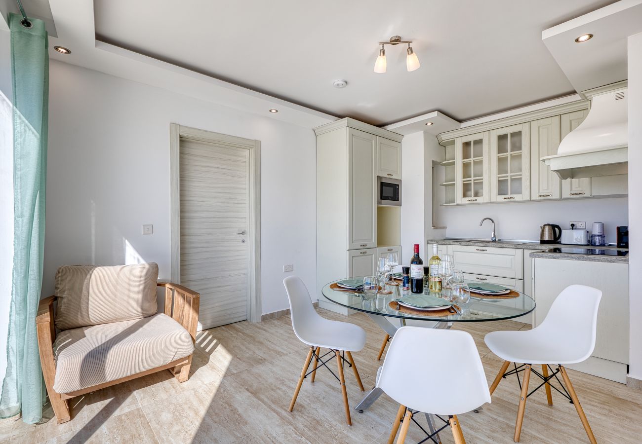 Apartamento en St. Paul’s Bay - Luxury penthouse with private pool, sea views LFER1-1