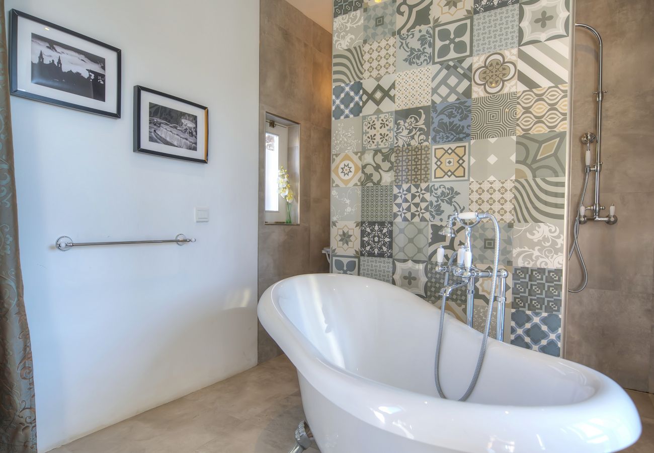 Maison à Hal Lija - Spacious Village Home with skylight EBAR1-1
