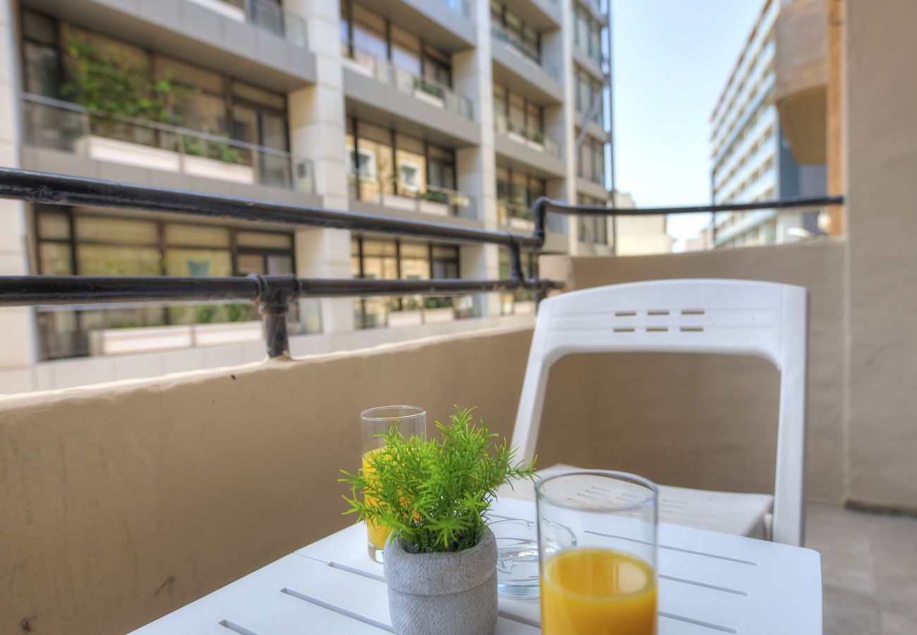 Appartement à Gzira - Tastefully furnished 3beds/3baths, 2balconies WVID1
