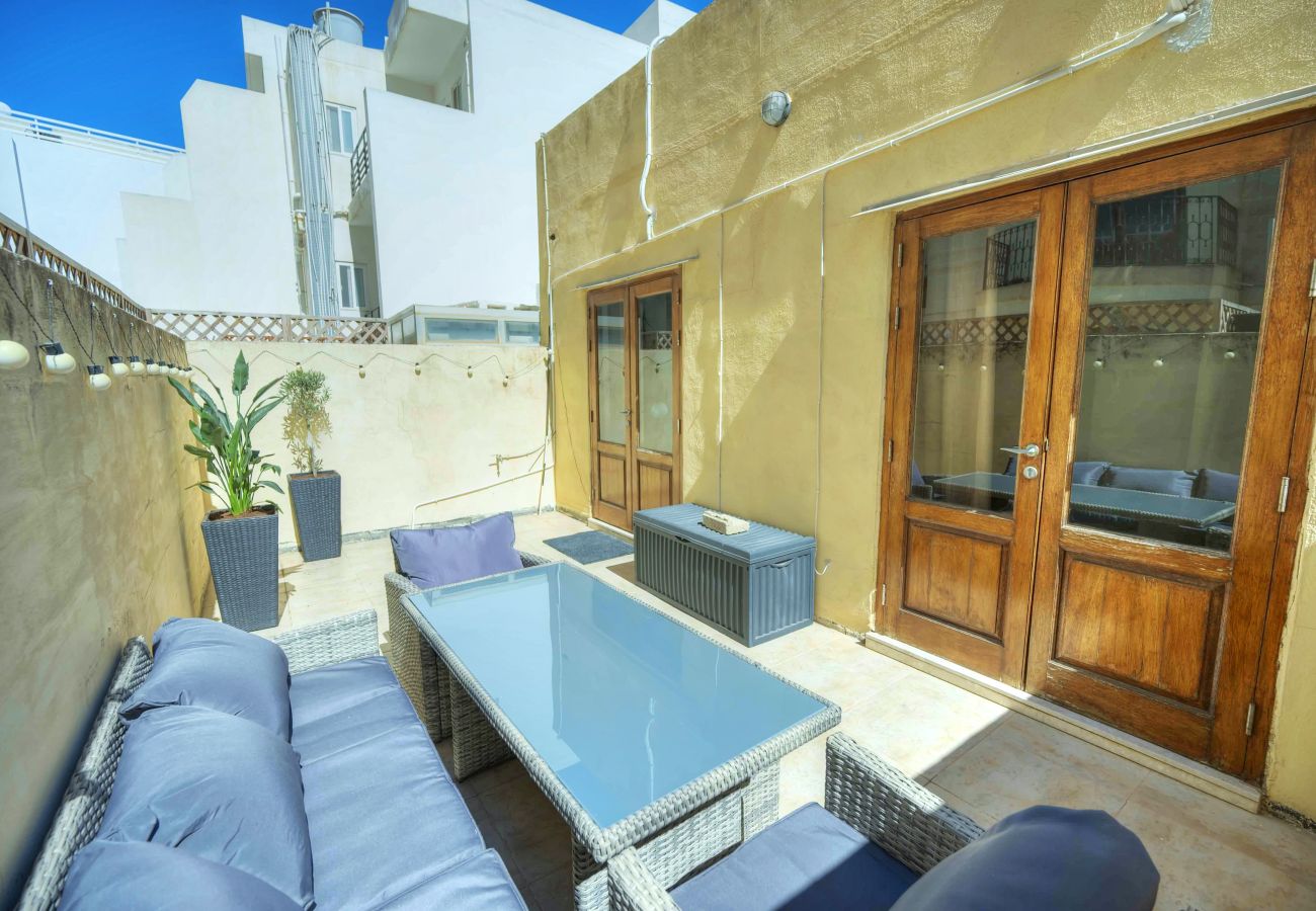 Appartement à Sliema - Large & cozy flat, spacious yard, near beach PMIC2