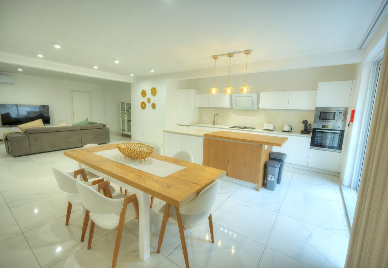 Appartement à Sliema - Stylish & large 2 bedroom with internal yard DCUT1-1