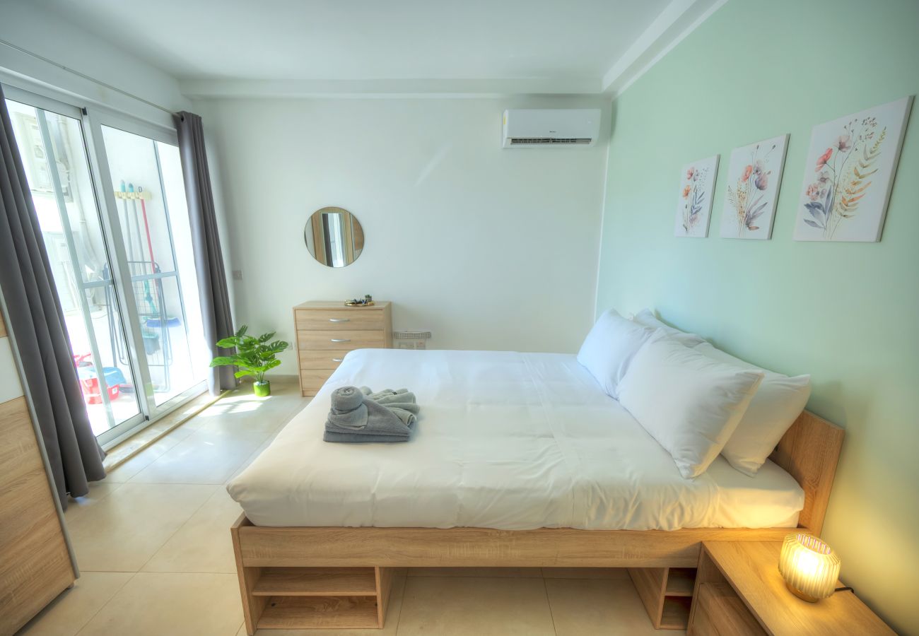 Appartement à Gzira - Spacious one bedroom with study JGRI1-1