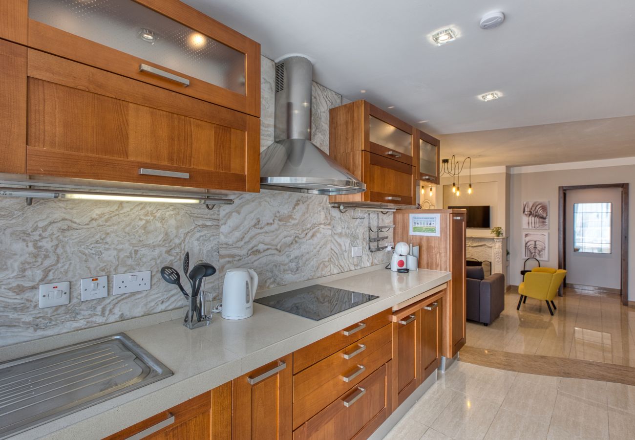 Maison à Gzira - 3bedroom house with jacuzzi and roof terrace VFRA1-1