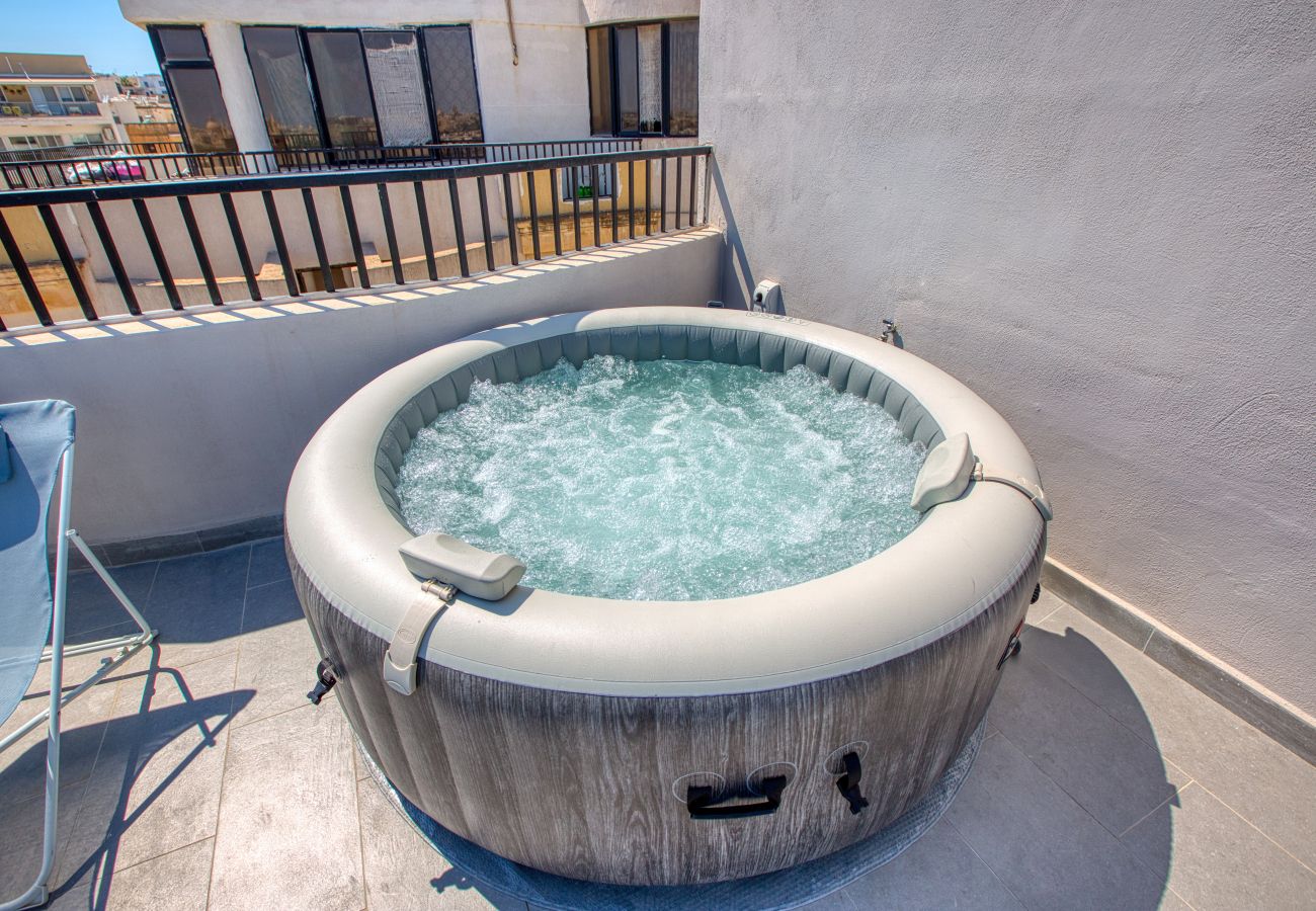 Maison à Gzira - 3bedroom house with jacuzzi and roof terrace VFRA1-1