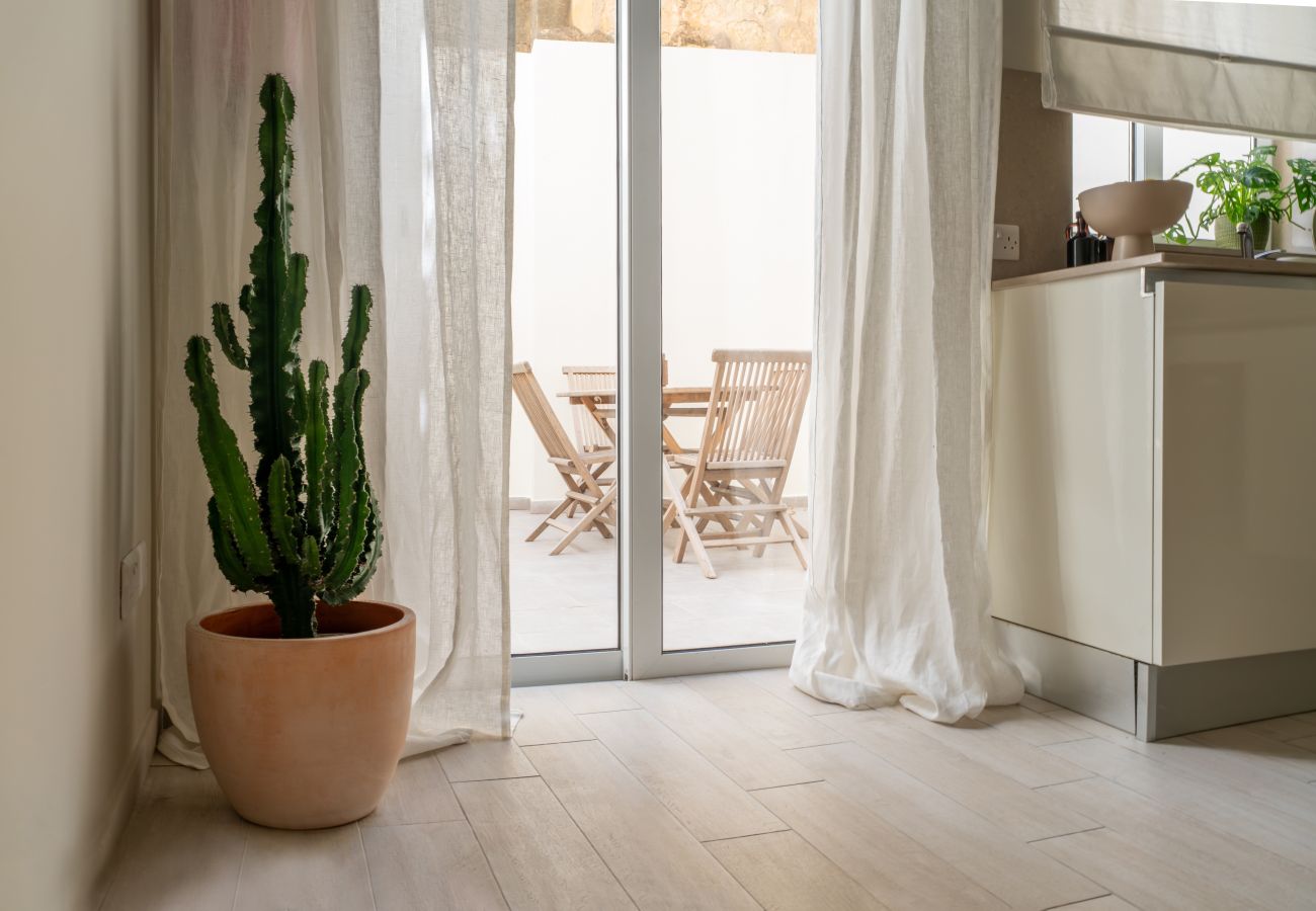 Appartement à Sliema - Chich and modern 2 bedroom with yard LDEM1-2