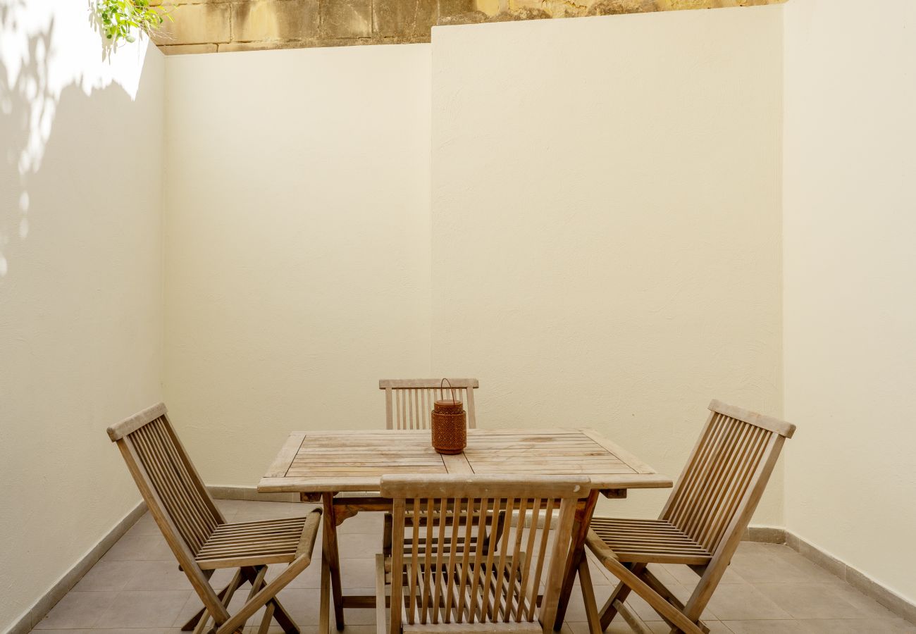 Appartement à Sliema - Chich and modern 2 bedroom with yard LDEM1-2