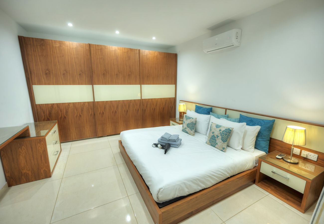 Appartement à Sliema - Charming, modern 3 bedroom seafront