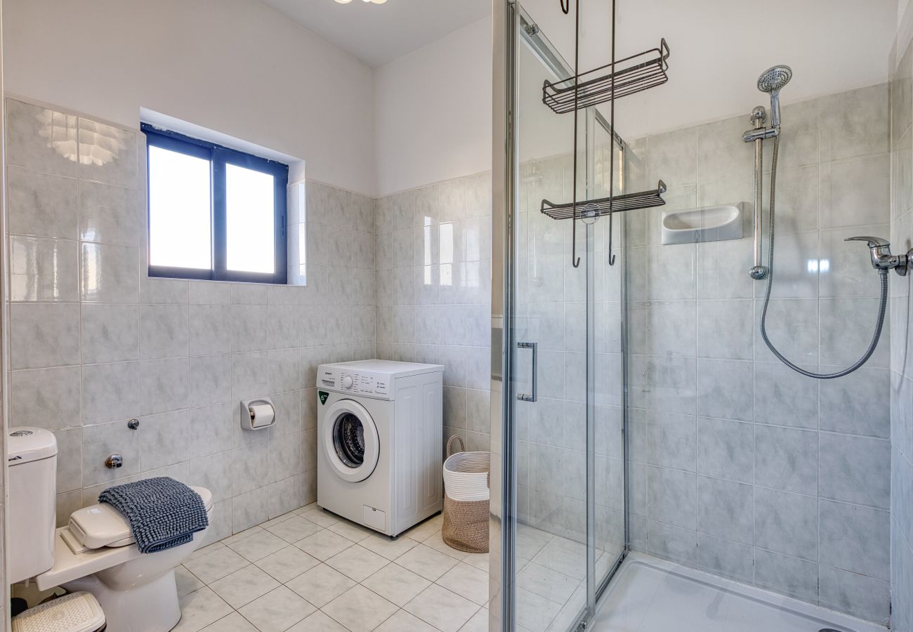 Appartement à Msida - Charming 2-Bedroom Apartment with Balconies MGAJ1-1
