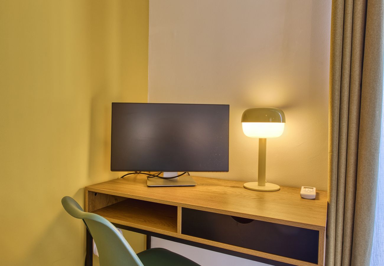 Appartement à Msida - Charming 2-Bedroom Apartment with Balconies MGAJ1-1