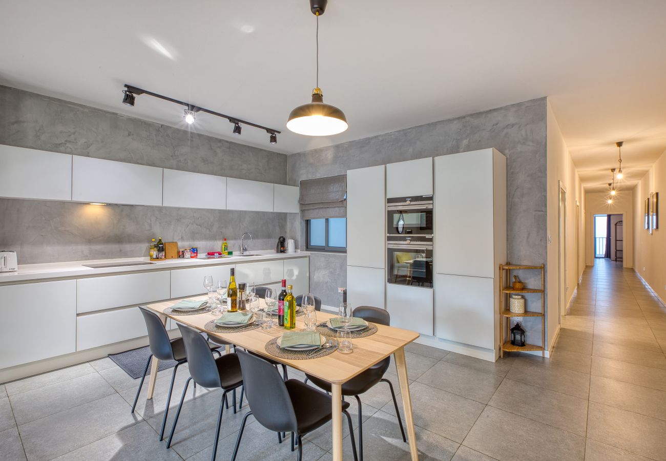 Appartement à Marsaxlokk - Bright & Cozy 3-Bedroom Apartment ACAL1-1