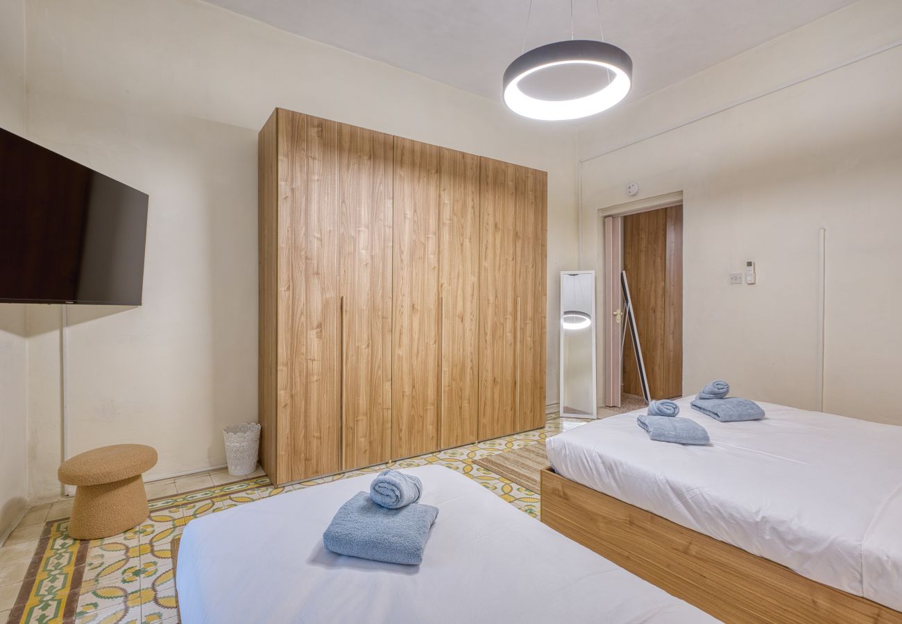 Maison à St Julian's - Traditional, large 3 bedroom house with Yard JBAR1-1