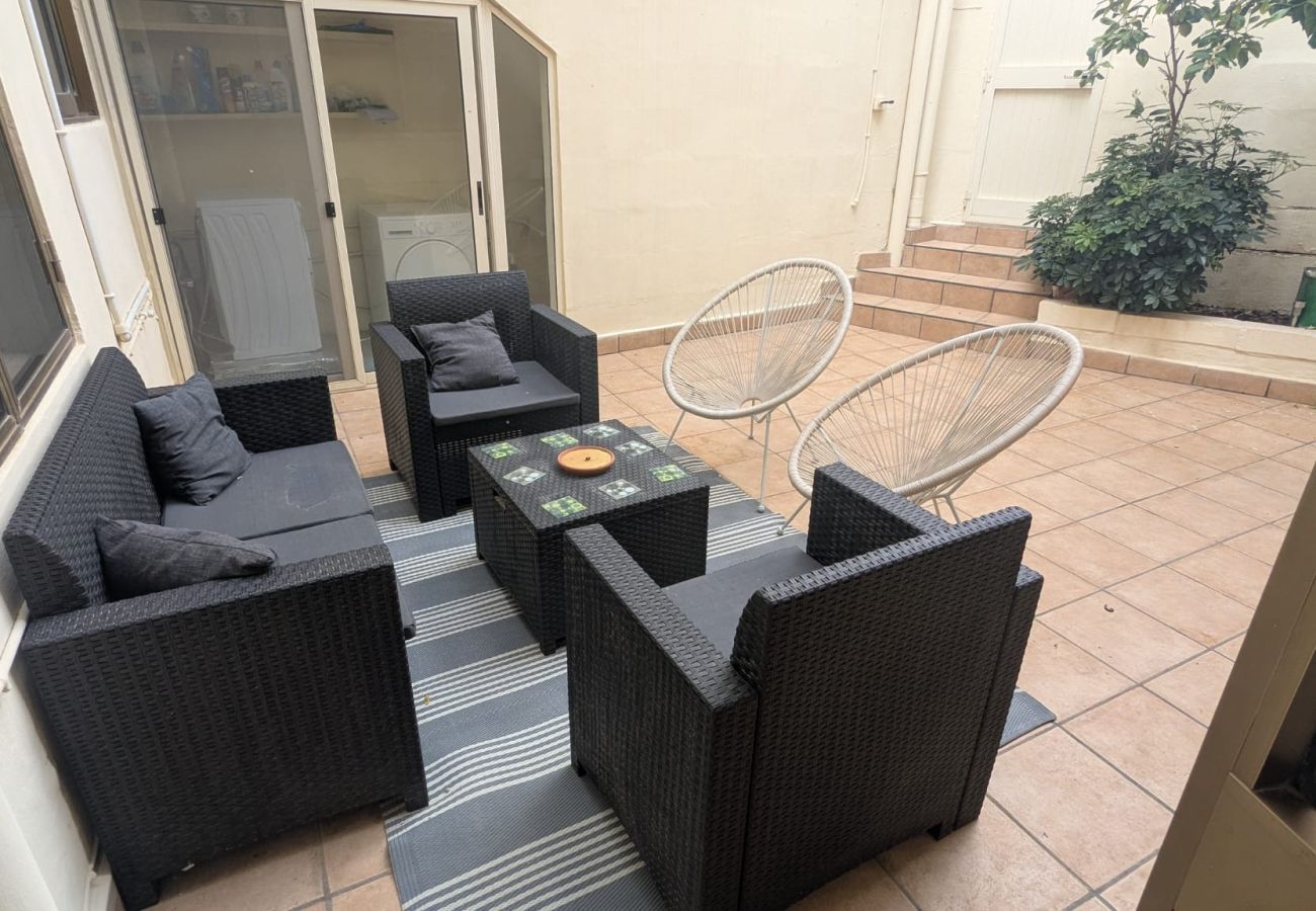 Maison à St Julian's - Traditional, large 3 bedroom house with Yard JBAR1-1