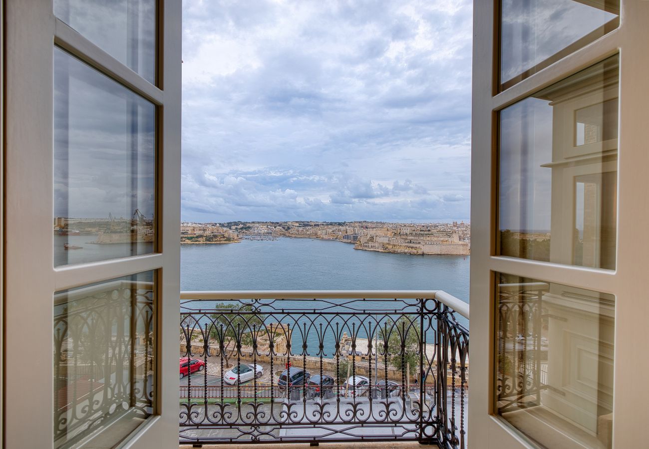 Appartement à Valletta - Elegant seaview 2 bedroom flat with balcony LDEM1-5
