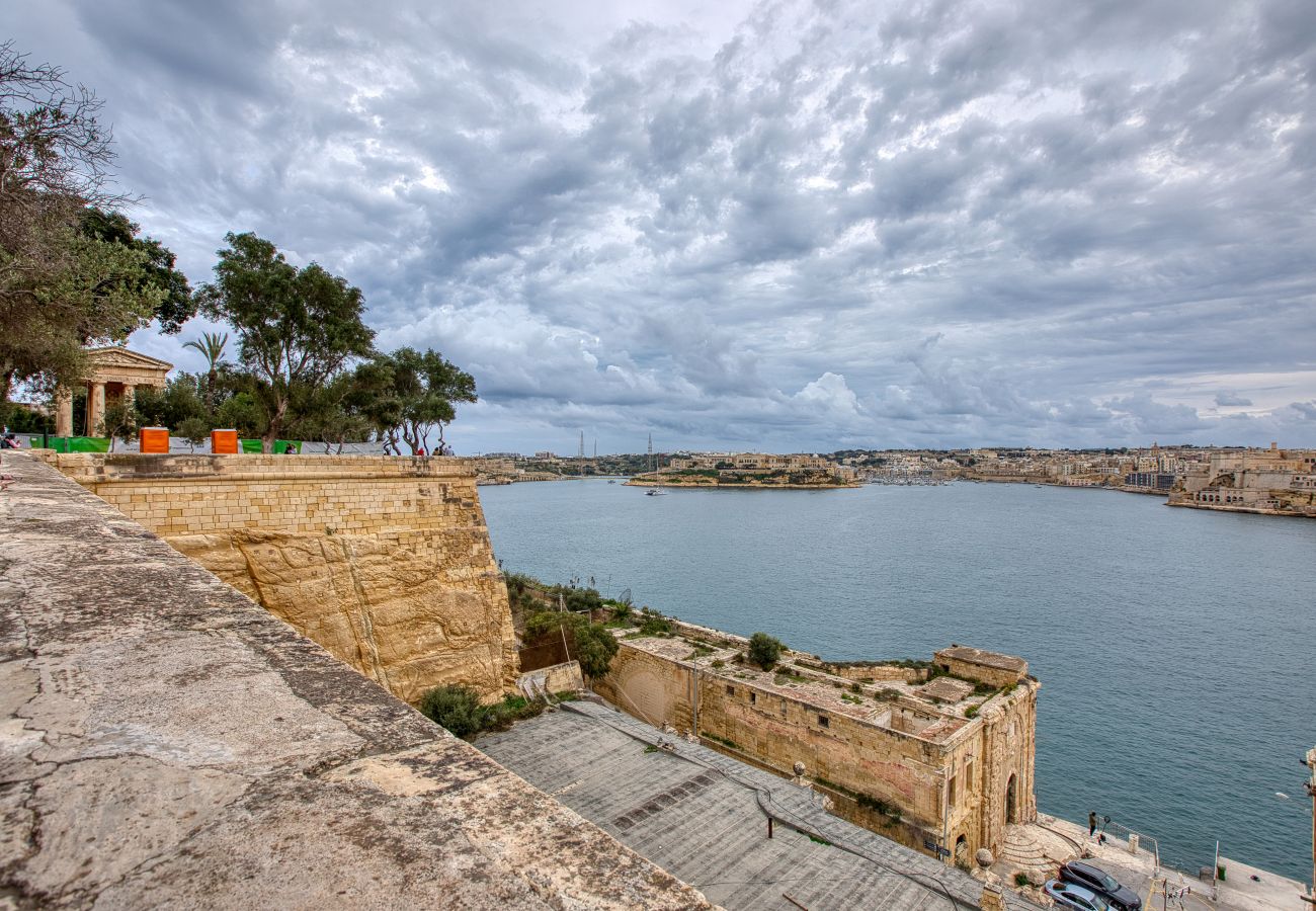 Appartement à Valletta - Traditional seaview 3 bedroom with balcony LDEM1-6