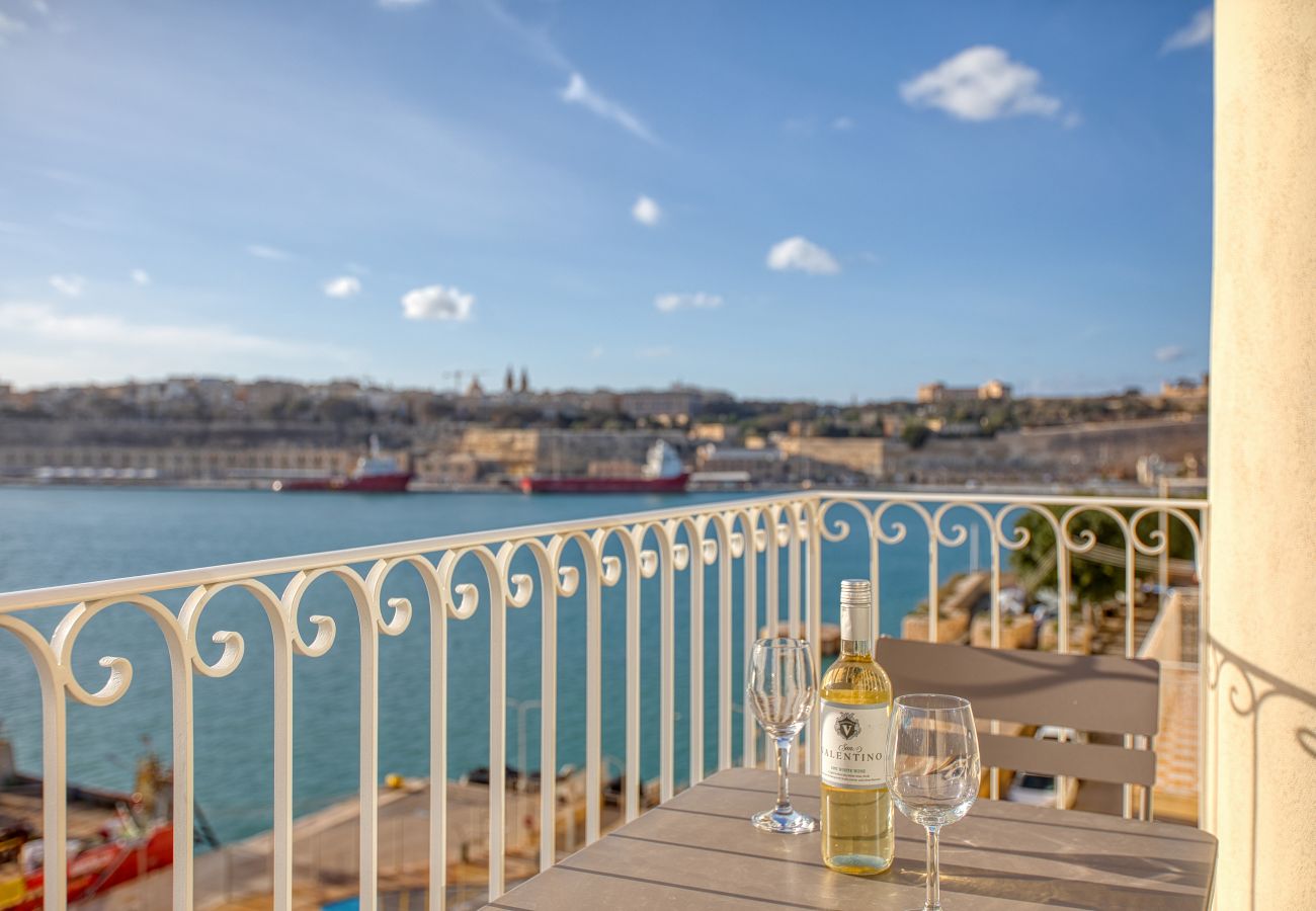 Appartement à L-Isla - Plush one bedroom flat, sea view balcony LMAC1-1