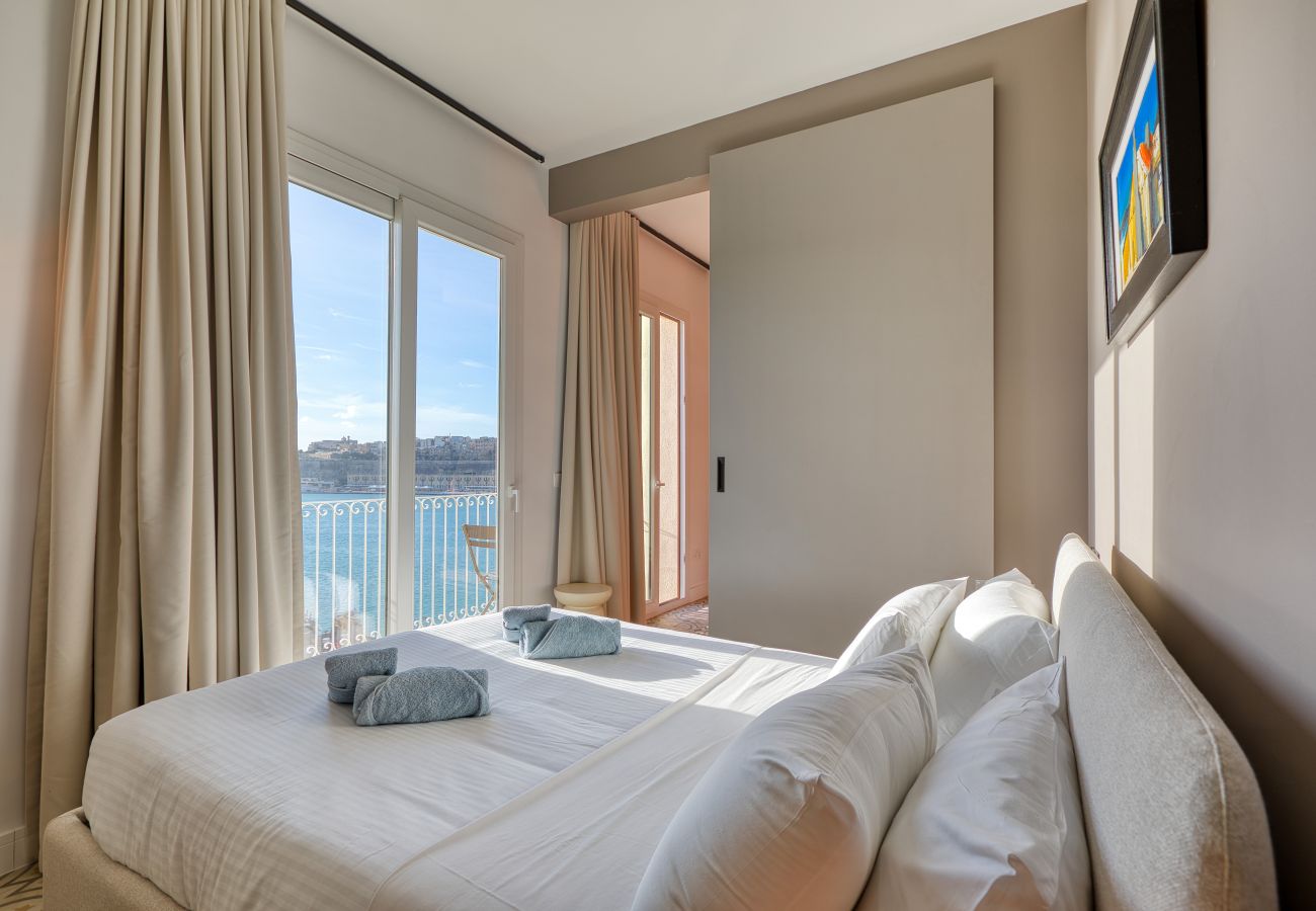 Appartement à L-Isla - Plush one bedroom flat, sea view balcony LMAC1-1