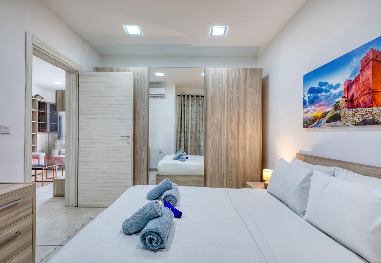 Appartement à Sliema - Charming 2bedroom flat, creek view balcony EMAG1-1