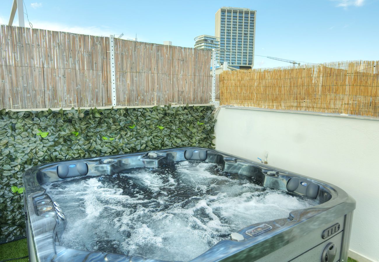 Appartement à St Julian's - Luxury seaview penthouse,roof terrace,hot tub YVAN1-1