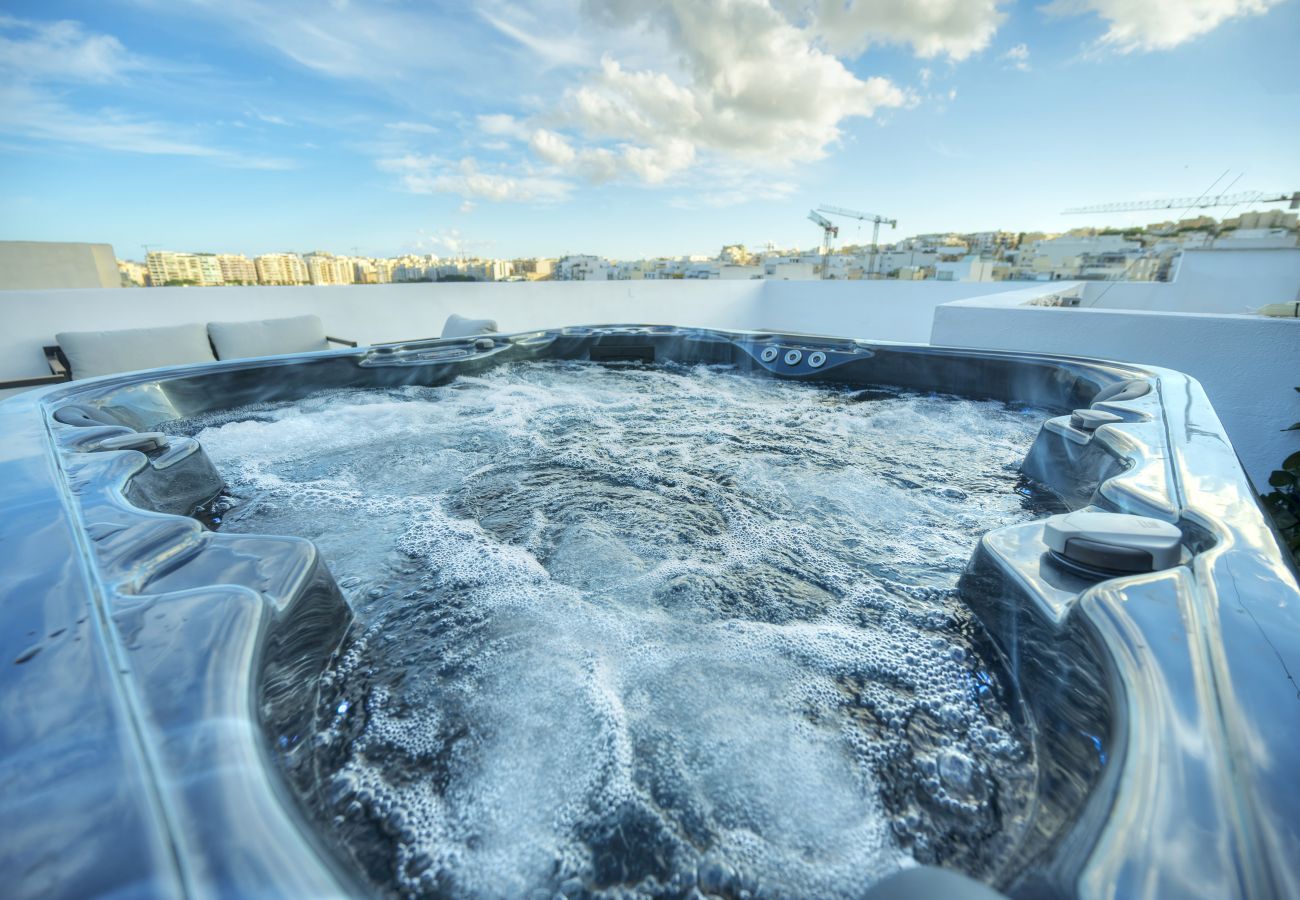 Appartement à St Julian's - Luxury seaview penthouse,roof terrace,hot tub YVAN1-1