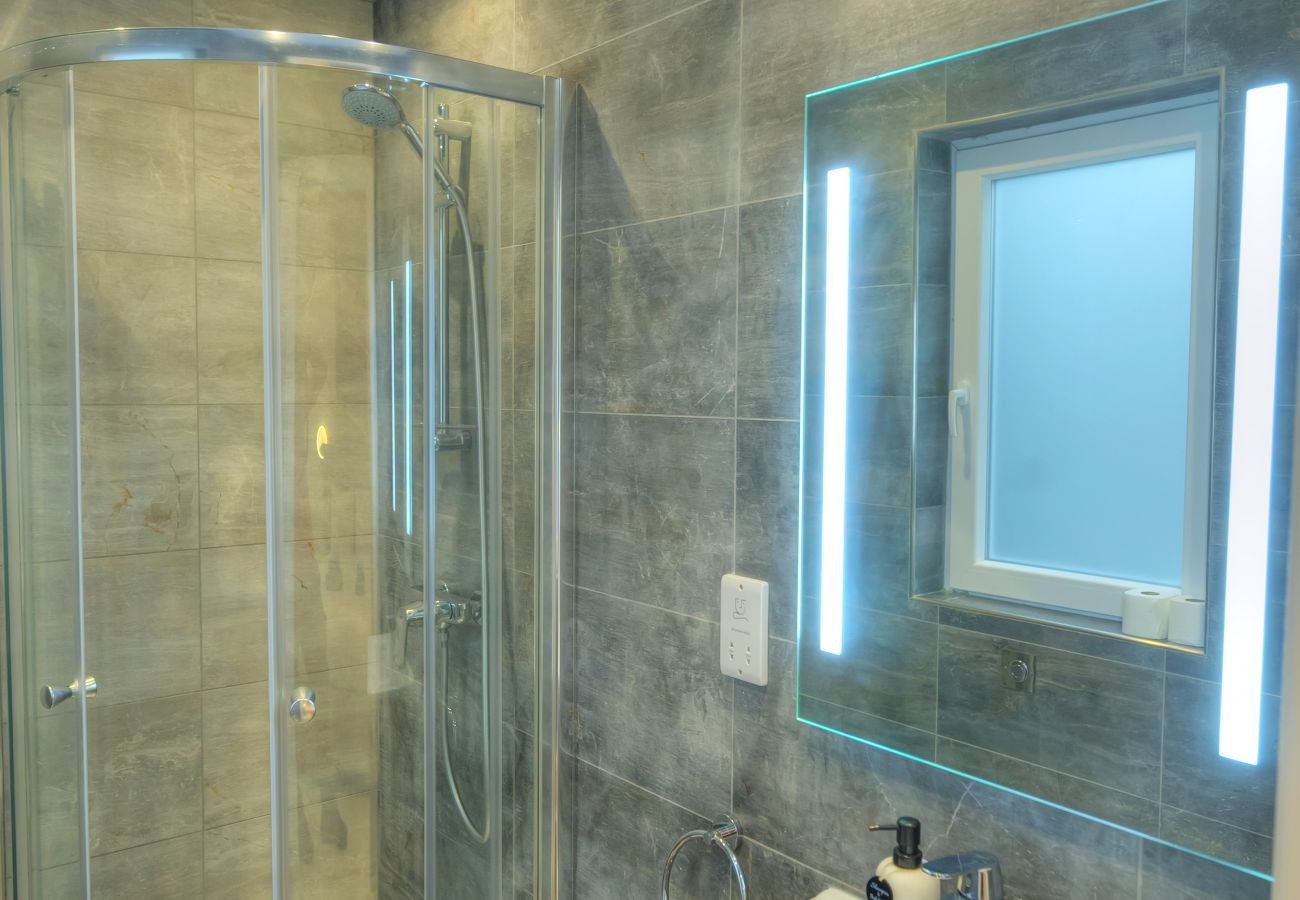 Appartement à St Julian's - Luxury seaview penthouse,roof terrace,hot tub YVAN1-1