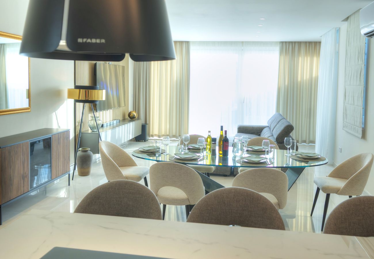 Appartement à St Julian's - Luxury seaview penthouse,roof terrace,hot tub YVAN1-1