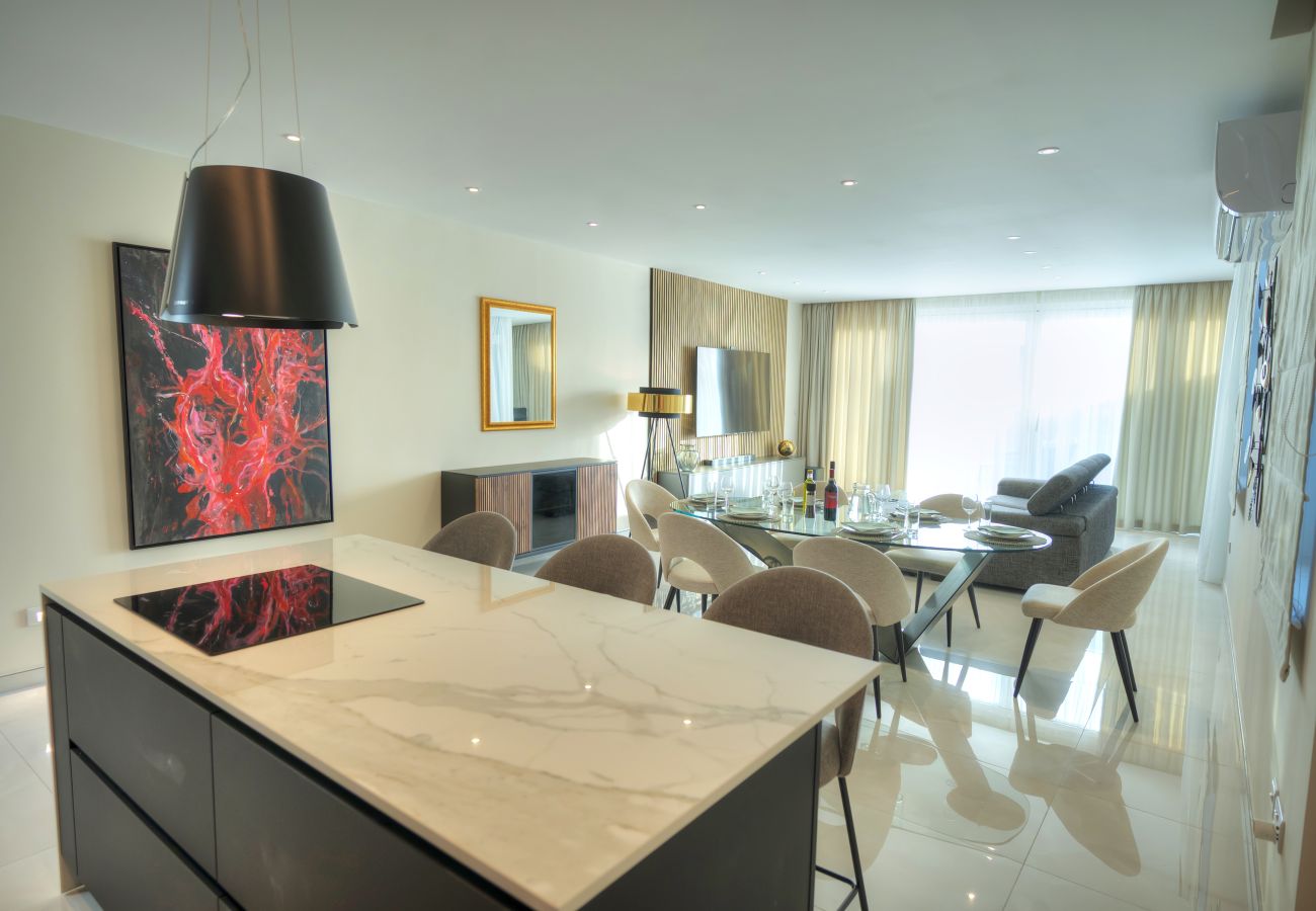 Appartement à St Julian's - Luxury seaview penthouse,roof terrace,hot tub YVAN1-1