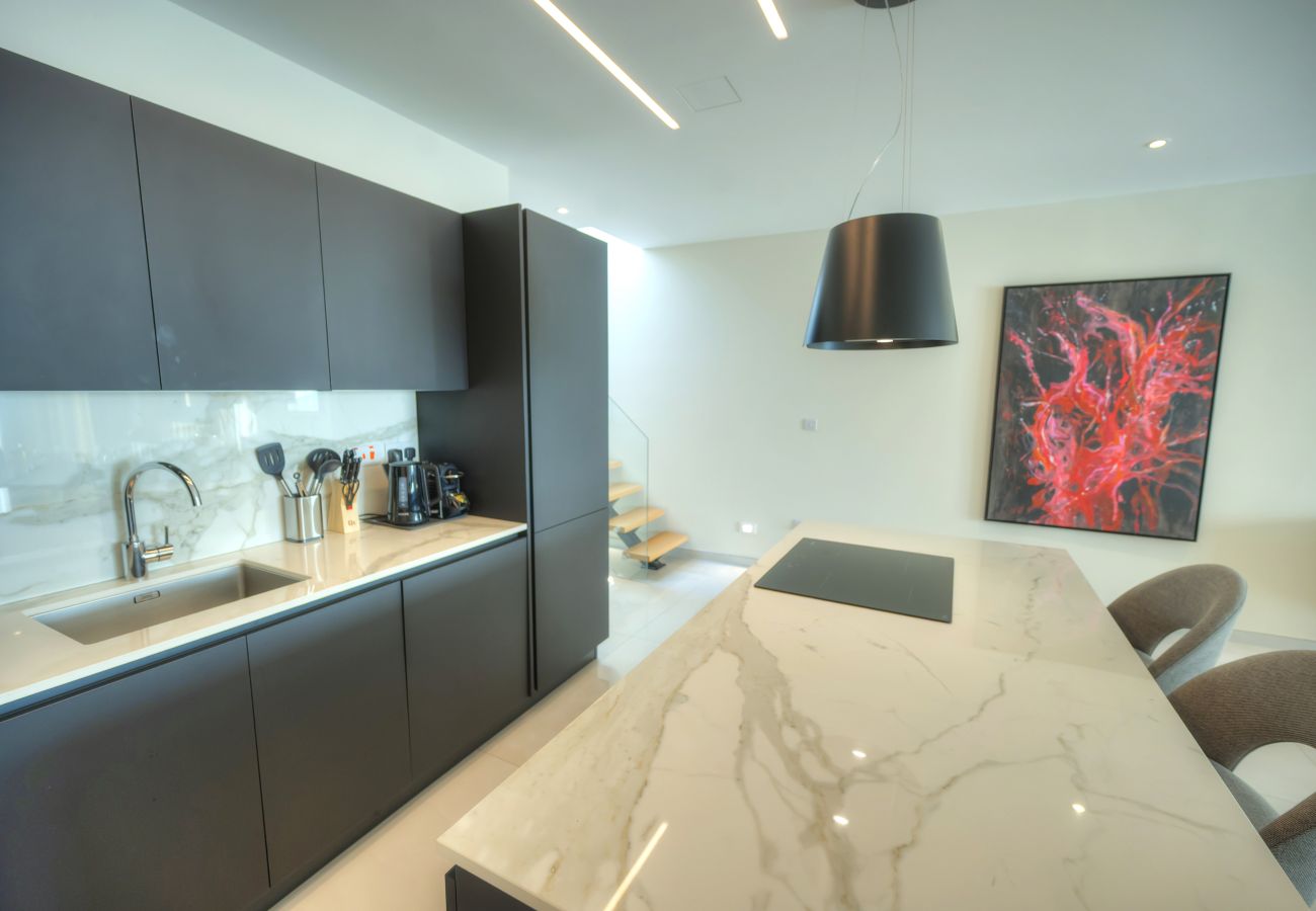 Appartement à St Julian's - Luxury seaview penthouse,roof terrace,hot tub YVAN1-1