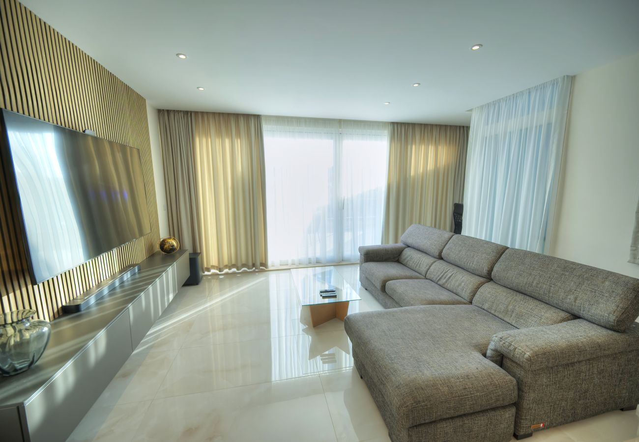 Appartement à St Julian's - Luxury seaview penthouse,roof terrace,hot tub YVAN1-1