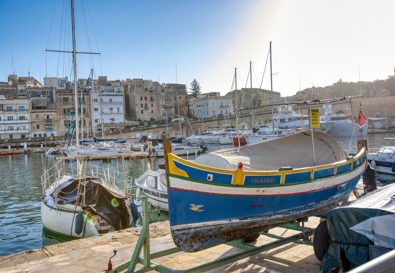 Appartement à L-Isla - Stylish 2 bedroom flat, breath taking views BBRI1-1