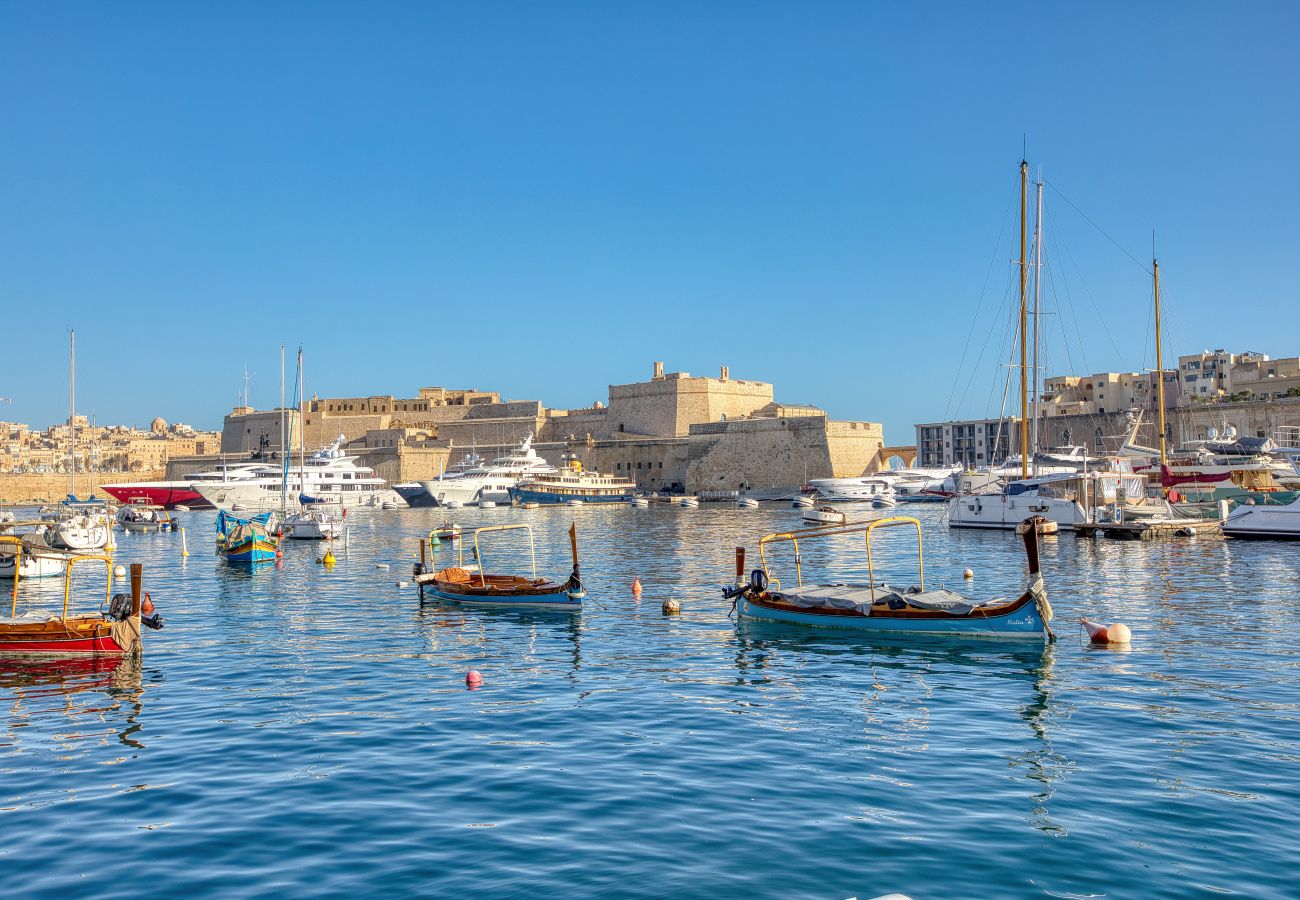 Appartement à L-Isla - Stylish 2 bedroom flat, breath taking views BBRI1-1