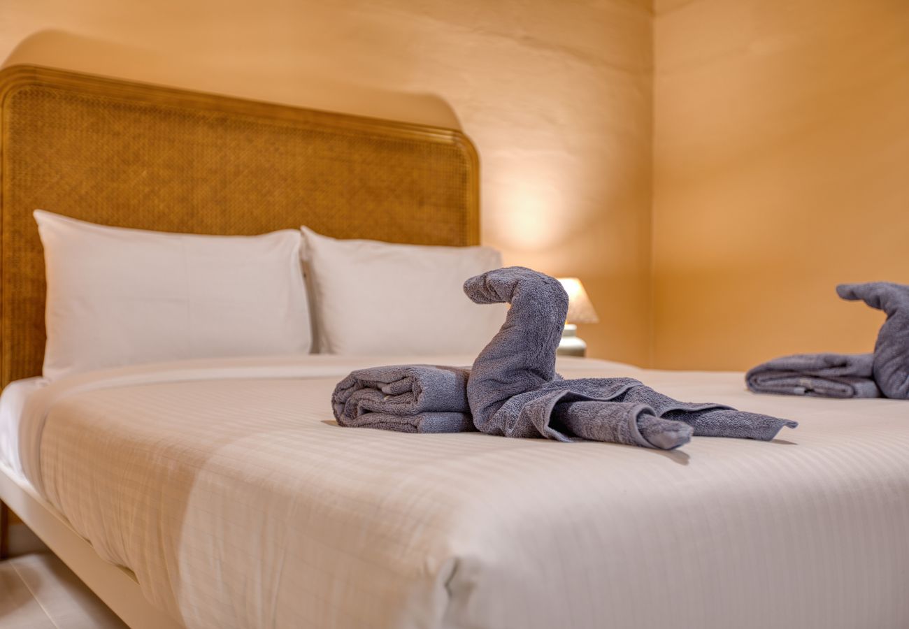 Appartement à L-Isla - Stylish 2 bedroom flat, breath taking views BBRI1-1