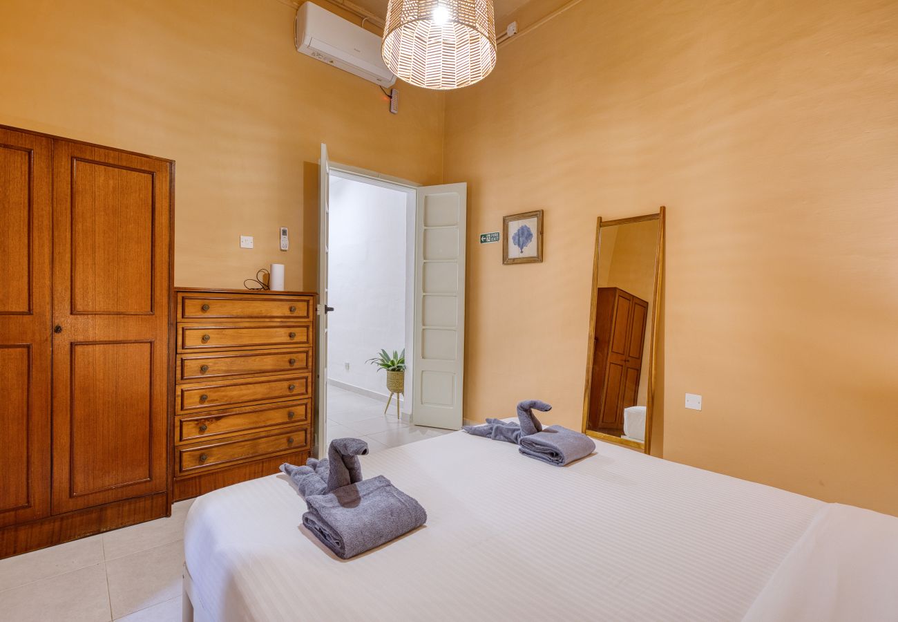 Appartement à L-Isla - Stylish 2 bedroom flat, breath taking views BBRI1-1