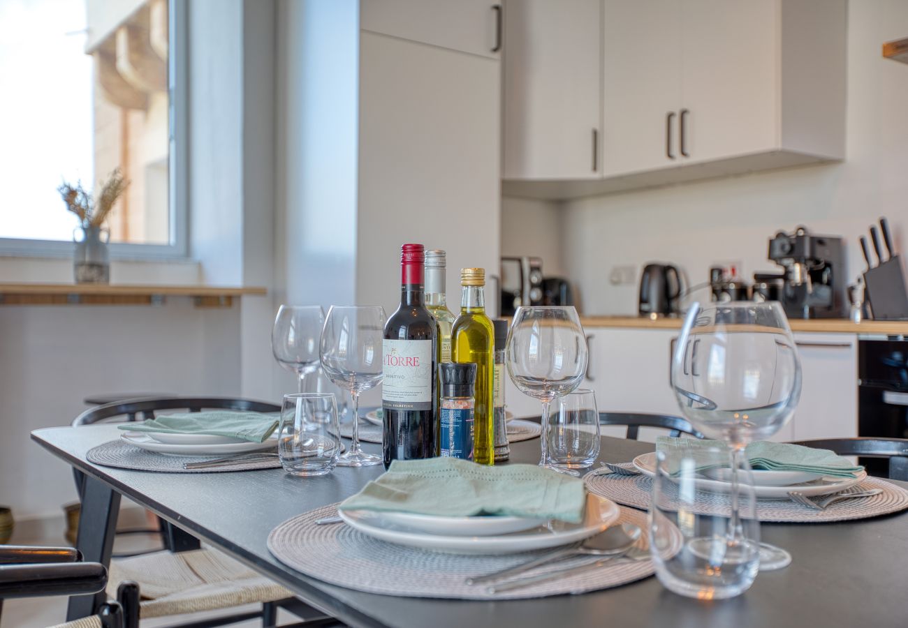 Appartement à L-Isla - Stylish 2 bedroom flat, breath taking views BBRI1-1