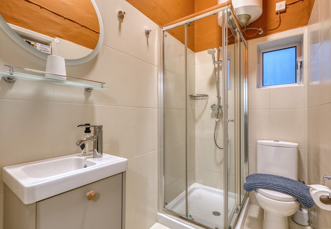 Appartement à L-Isla - Stylish 2 bedroom flat, breath taking views BBRI1-1