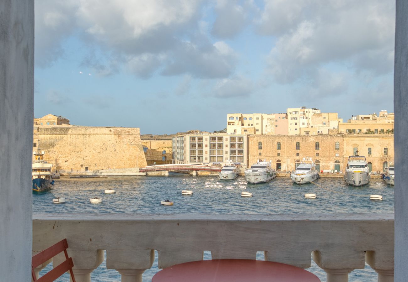 Appartement à L-Isla - Stylish 2 bedroom flat, breath taking views BBRI1-1