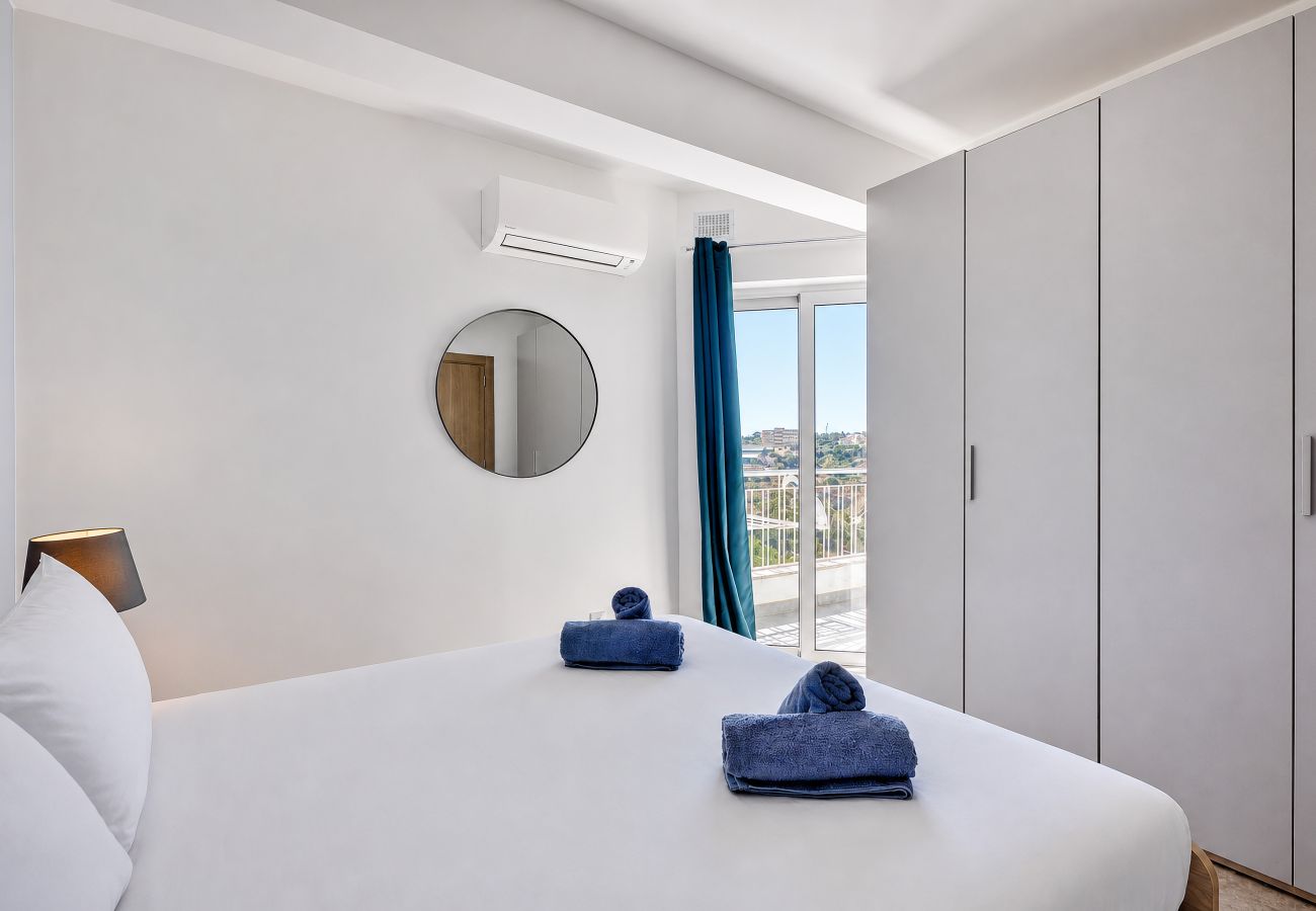 Appartement à San Gwann - 2 bedroom flat with balcony, valley views KARP1-8