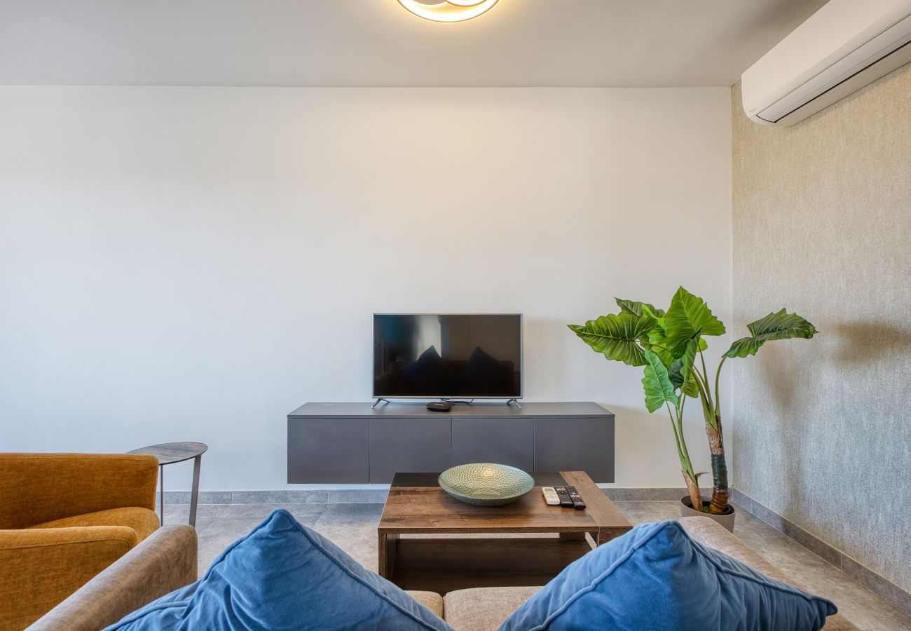 Appartement à San Gwann - 2 bedroom flat with balcony, valley views KARP1-8