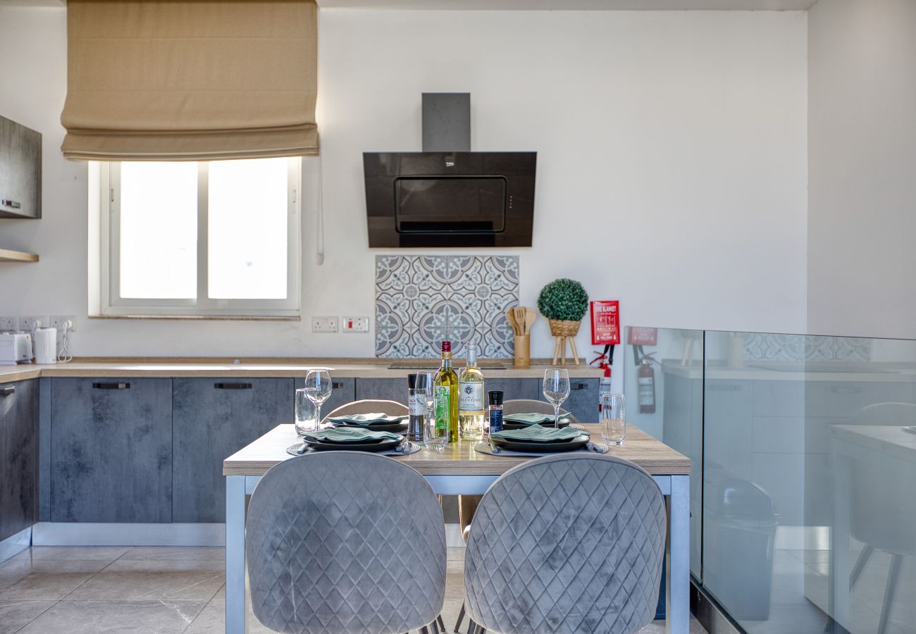 Appartement à Swieqi - Luxury duplex apartment, sun terrace, jacuzzi SDIN1-1