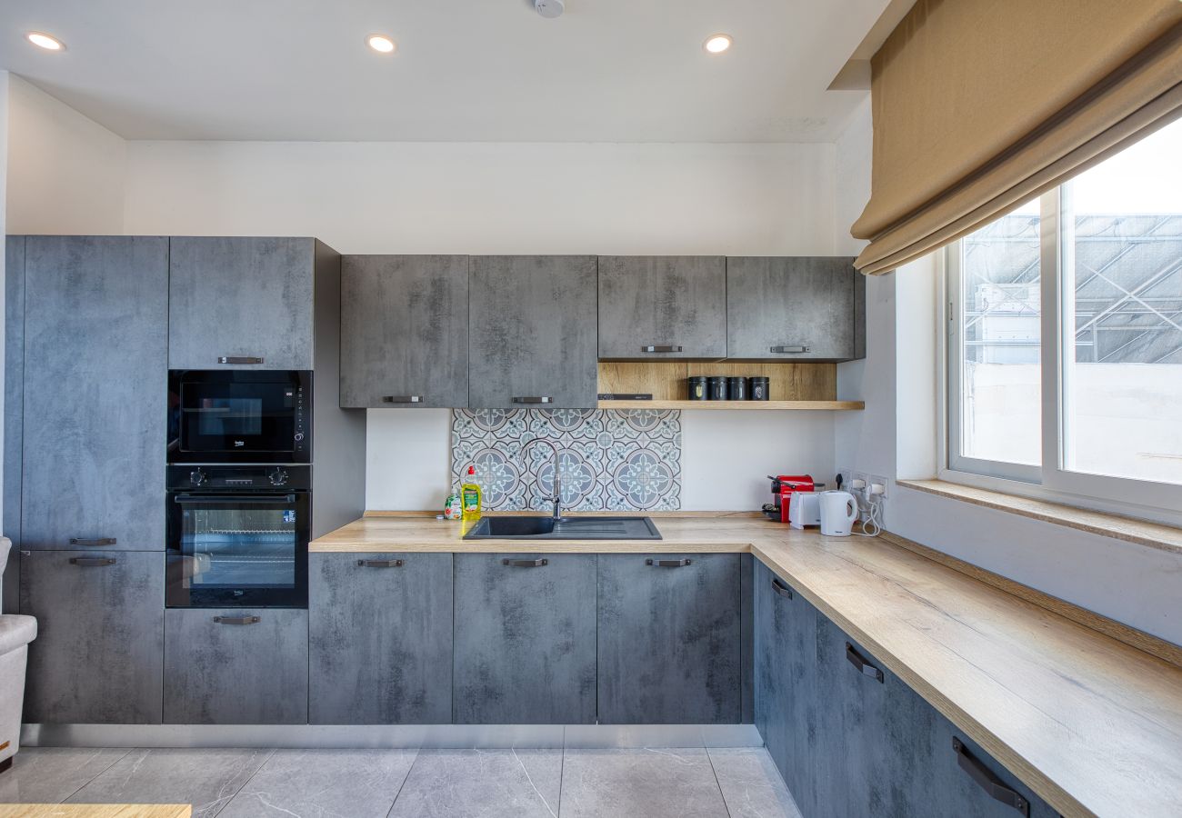 Appartement à Swieqi - Luxury duplex apartment, sun terrace, jacuzzi SDIN1-1
